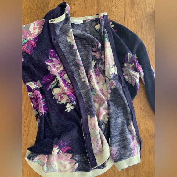 Garnet Hill Classic Merino Cardigan SZ M Purple Lilac Grey Floral - Picture 7 of 15